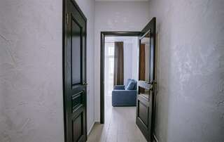 Гостиница Космос Витязево Улучшенный люкс с видом на море (изолированные комнаты)-9