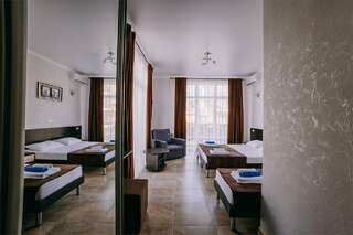 Гостиница Космос Витязево Четырехместный номер (3+1) с балконом-2