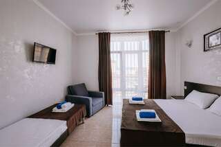 Гостиница Космос Витязево Люкс с 2 спальнями (первая комната проходная)-4