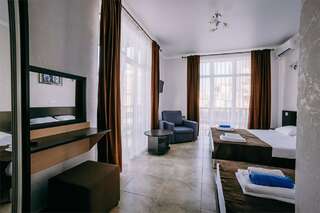 Гостиница Космос Витязево Четырехместный номер (3+1) с балконом-3