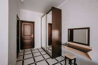 Гостиница Космос Витязево Полулюкс четырехместный с балконом-10