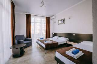 Гостиница Космос Витязево Четырехместный номер (3+1) с балконом-1