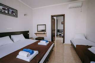 Гостиница Космос Витязево Люкс с 2 спальнями (первая комната проходная)-9