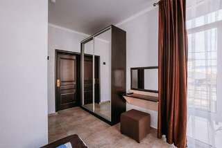 Гостиница Космос Витязево Четырехместный номер (3+1) с балконом-6