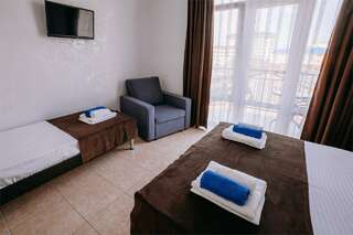 Гостиница Космос Витязево Люкс с 2 спальнями (первая комната проходная)-6