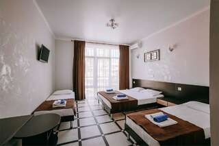 Гостиница Космос Витязево Полулюкс четырехместный с балконом-7