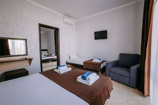 Гостиница Космос Витязево Люкс с 2 спальнями (первая комната проходная)-7