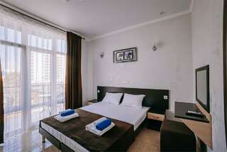 Гостиница Космос Витязево Люкс с 2 спальнями (первая комната проходная)-5