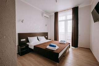 Гостиница Космос Витязево Улучшенный полулюкс двухместный с балконом (5 этаж )-1