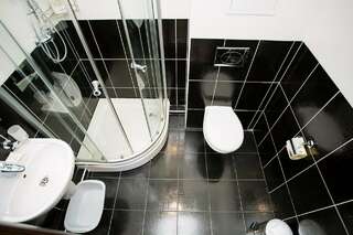 Гостиница Космос Витязево Полулюкс трехместный номер с балконом-9