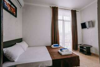 Гостиница Космос Витязево Люкс с 2 спальнями (первая комната проходная)-2