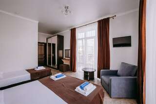 Гостиница Космос Витязево Четырехместный номер (3+1) с балконом-5