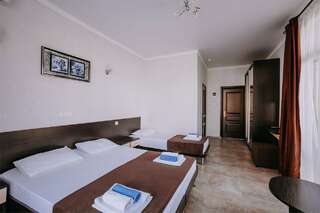 Гостиница Космос Витязево Четырехместный номер (3+1) с балконом-4