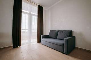 Гостиница Космос Витязево Улучшенный люкс с видом на море (изолированные комнаты)-7